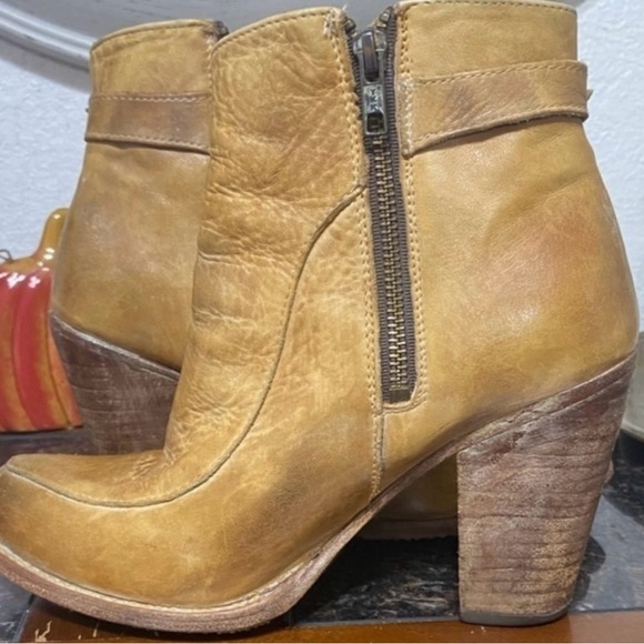 Bed|Stu | Isla Distressed Leather Short Ankle Booties - Picture 8 of 14